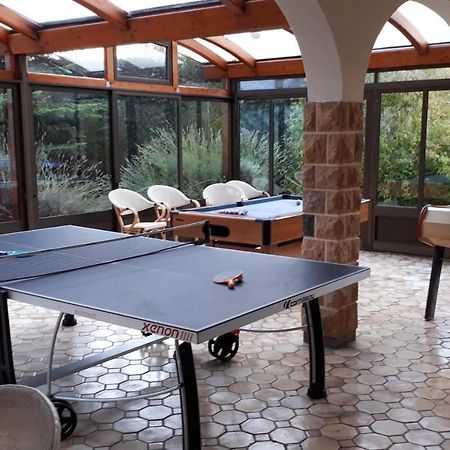 Logis La Rose Des Vents Hotel Volvic Bagian luar foto