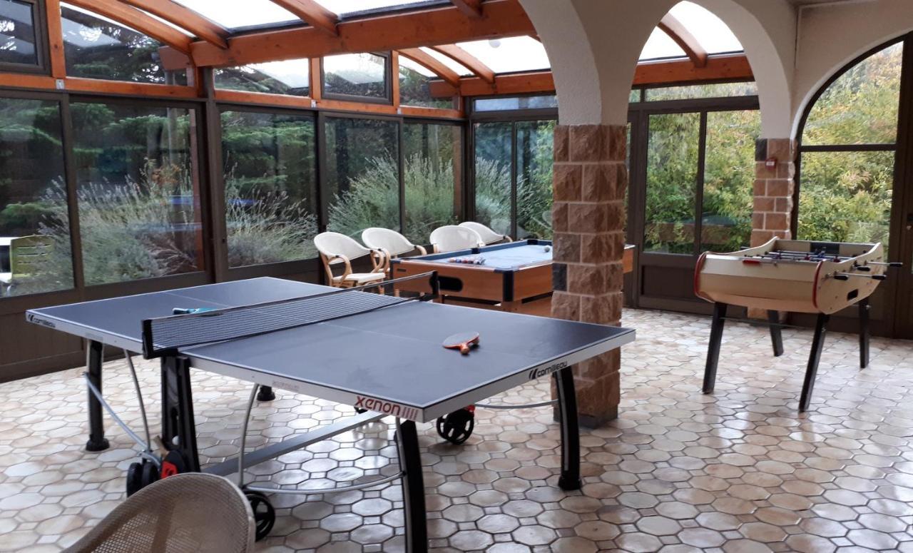 Logis La Rose Des Vents Hotel Volvic Bagian luar foto