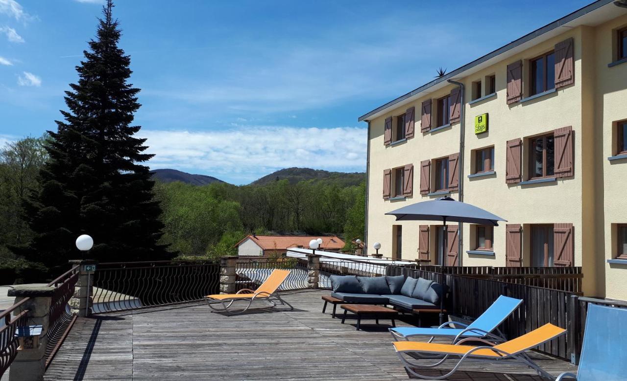 Logis La Rose Des Vents Hotel Volvic Bagian luar foto