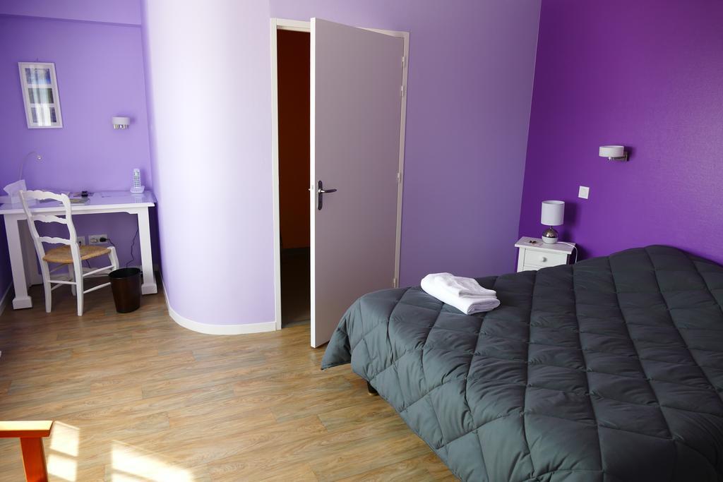 Logis La Rose Des Vents Hotel Volvic Ruang foto