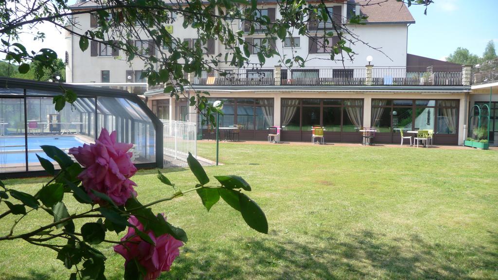 Logis La Rose Des Vents Hotel Volvic Bagian luar foto