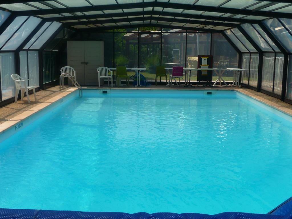 Logis La Rose Des Vents Hotel Volvic Bagian luar foto