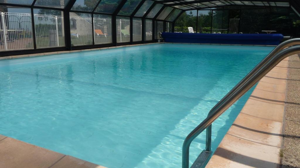 Logis La Rose Des Vents Hotel Volvic Bagian luar foto