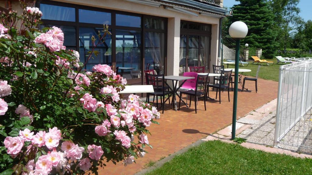 Logis La Rose Des Vents Hotel Volvic Ruang foto