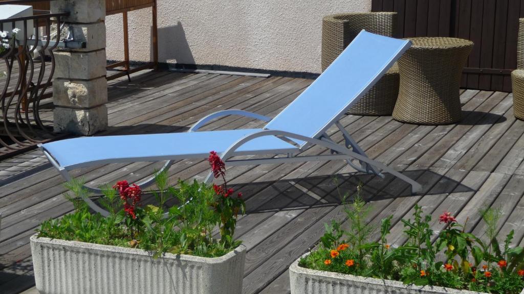 Logis La Rose Des Vents Hotel Volvic Ruang foto