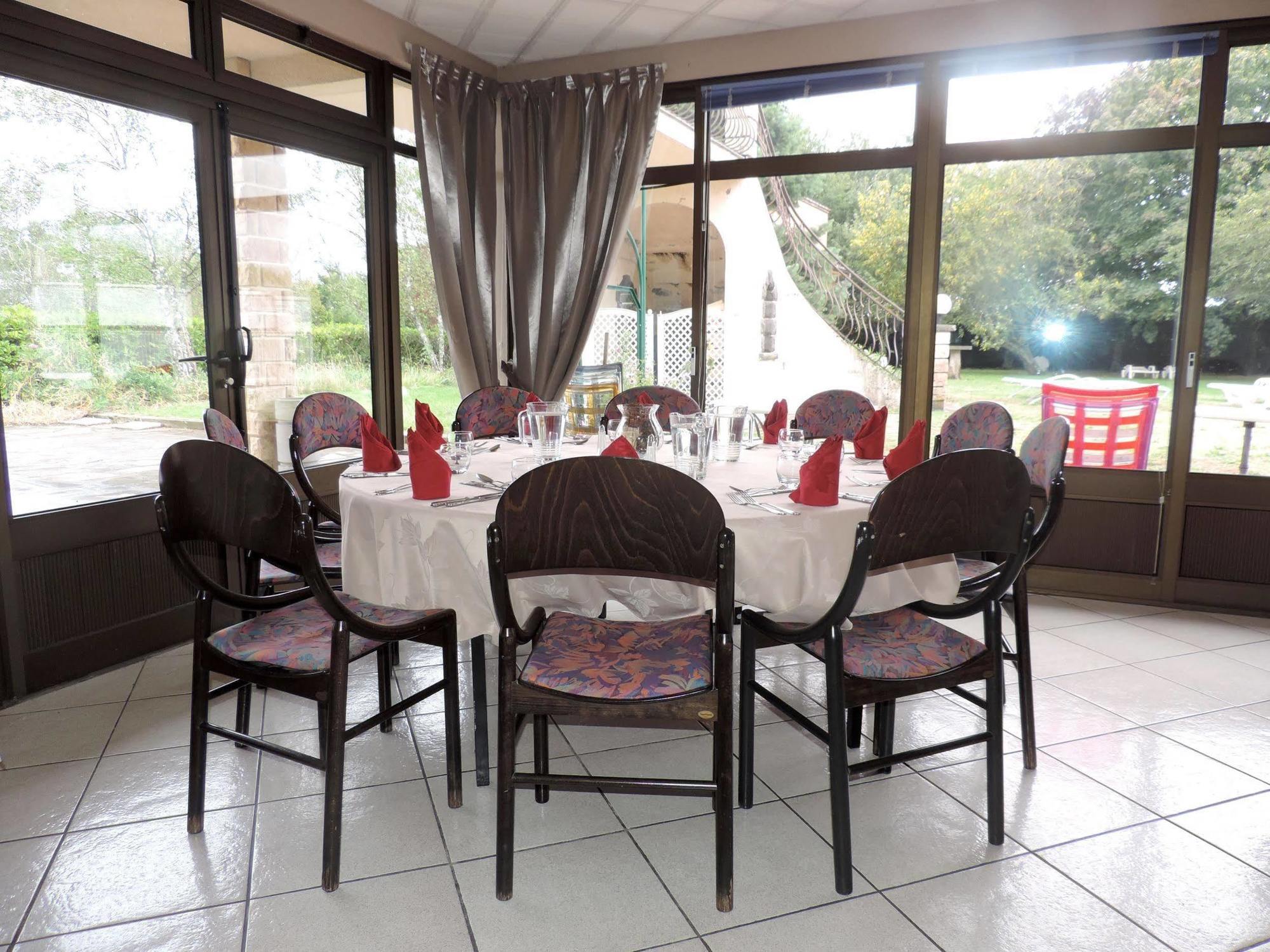 Logis La Rose Des Vents Hotel Volvic Bagian luar foto