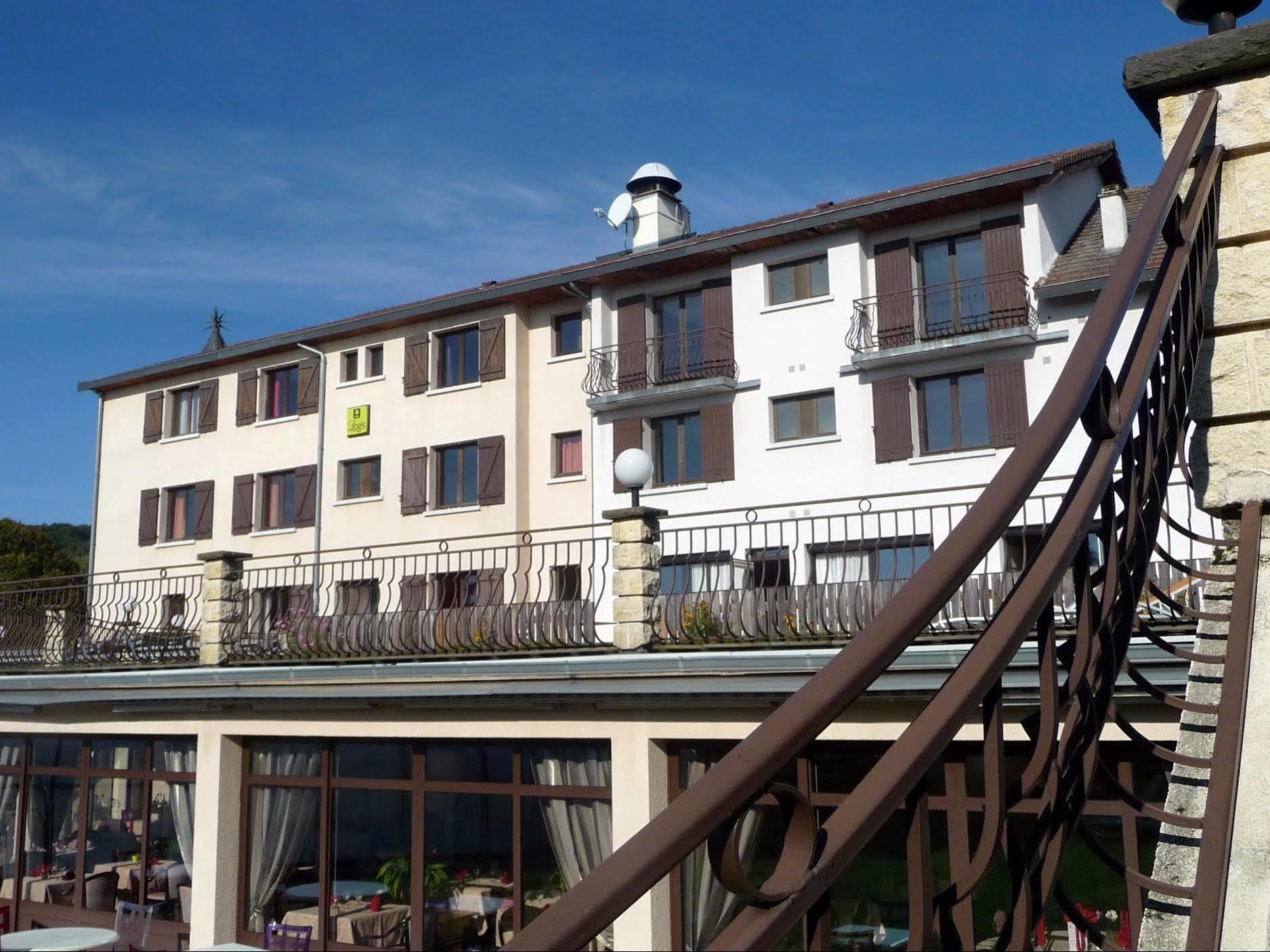 Logis La Rose Des Vents Hotel Volvic Bagian luar foto