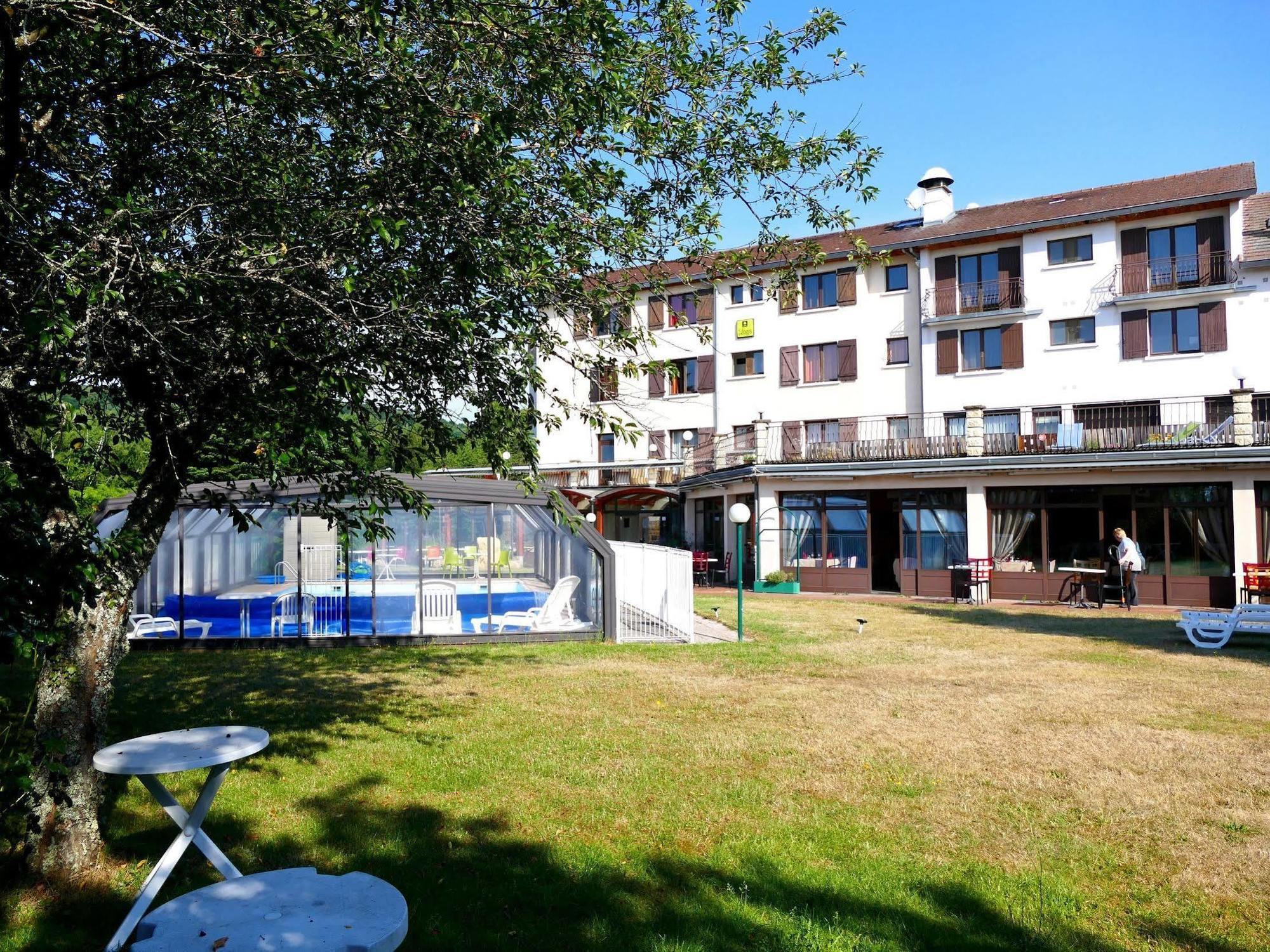 Logis La Rose Des Vents Hotel Volvic Bagian luar foto