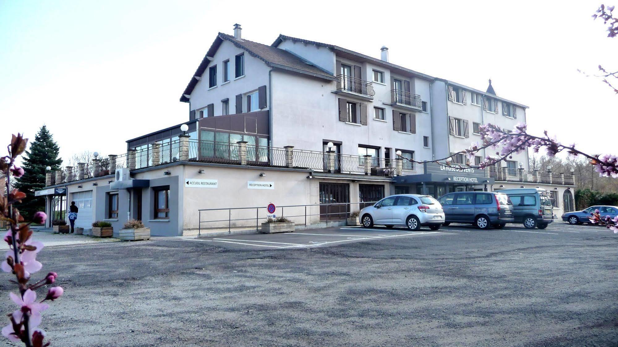 Logis La Rose Des Vents Hotel Volvic Bagian luar foto