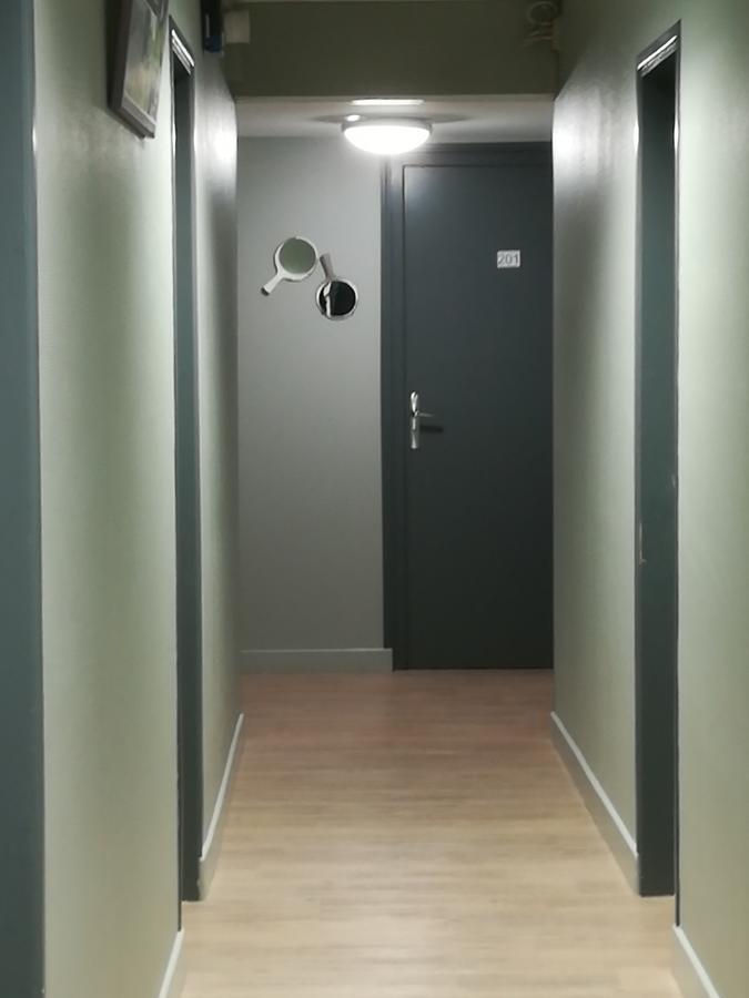 Logis La Rose Des Vents Hotel Volvic Bagian luar foto