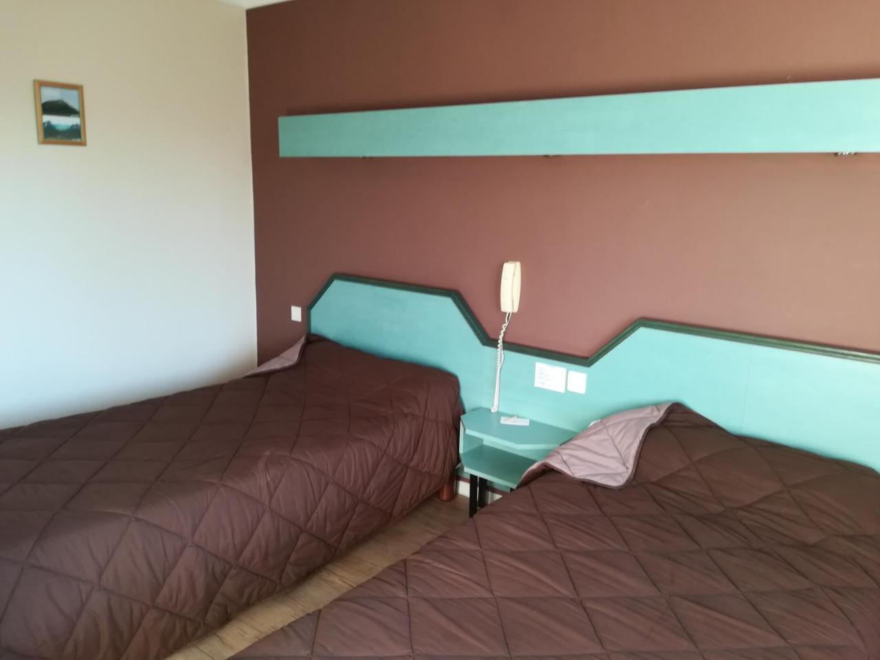 Logis La Rose Des Vents Hotel Volvic Bagian luar foto
